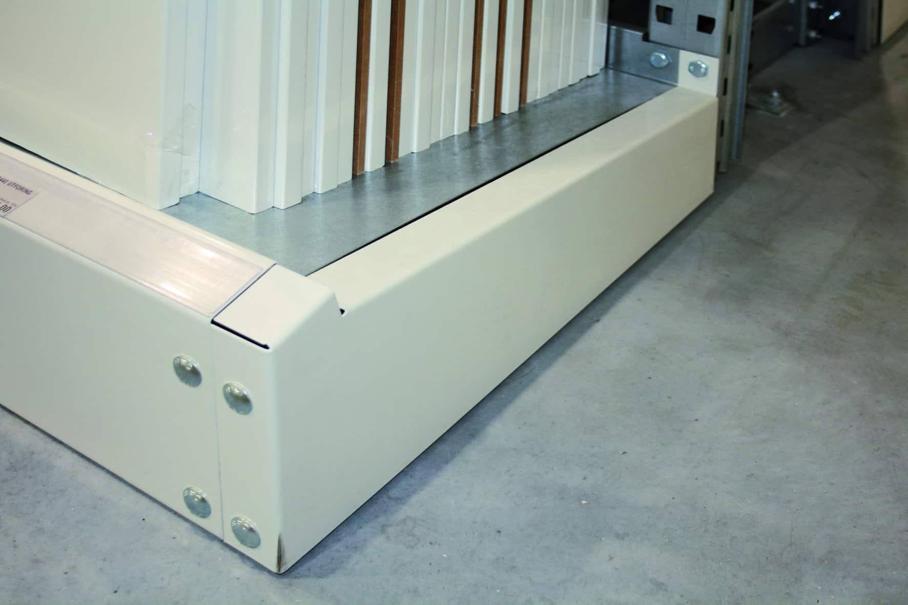 Right hand endplate/nutts/bolts - image 2