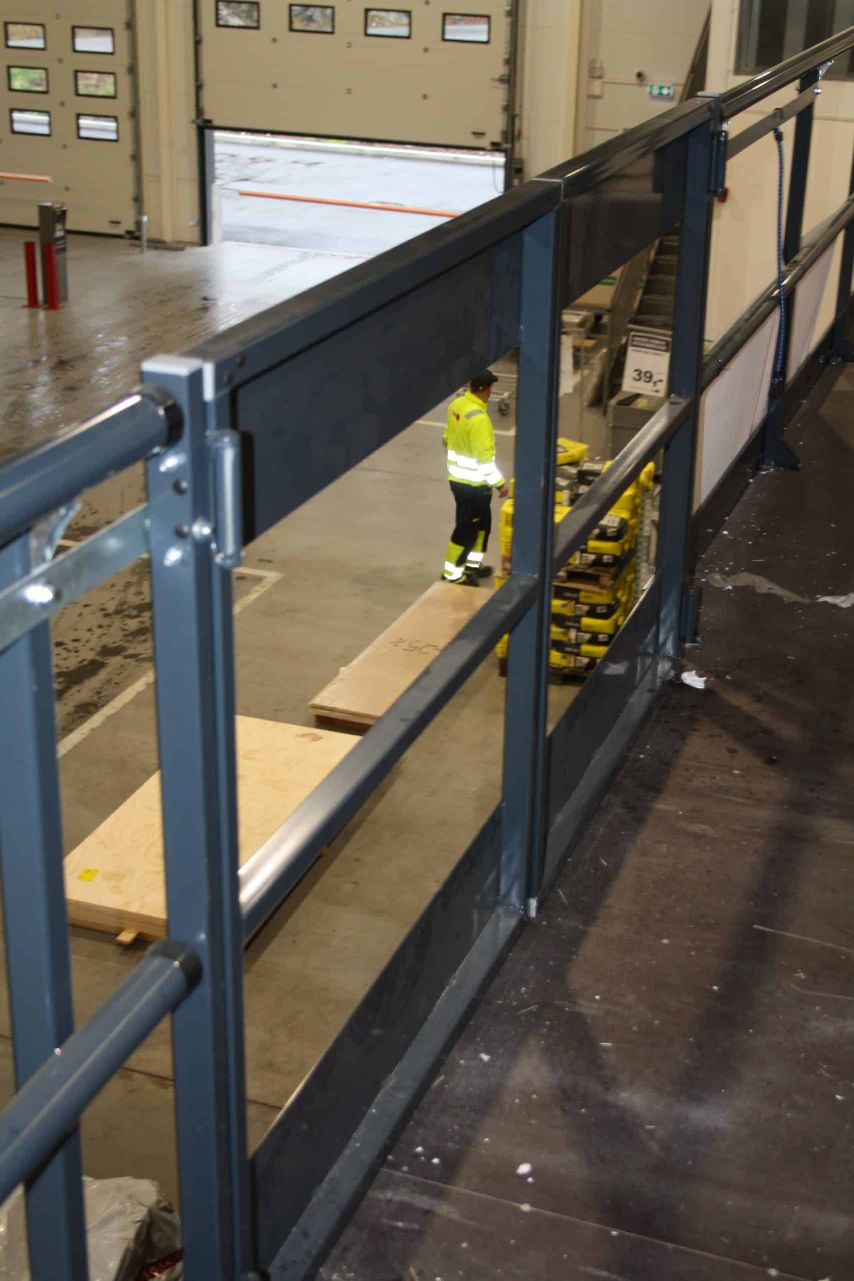 Self closing pallet door b = 1500mm - image 2 Self closing pallet door b = 1500mm - image 2